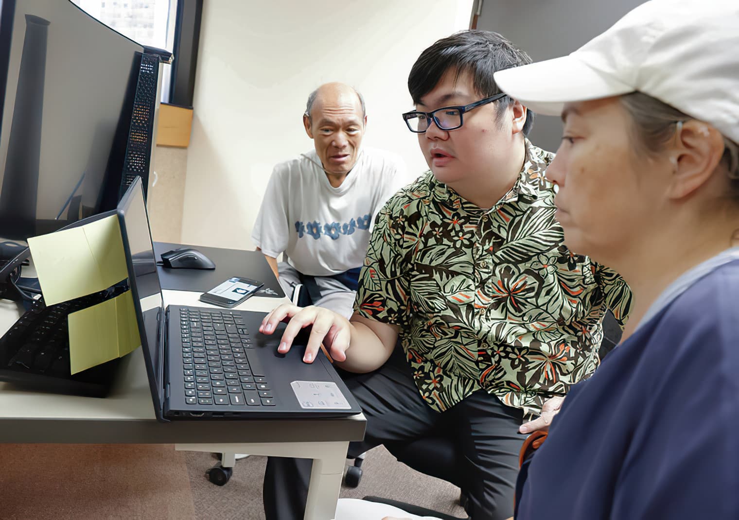 A digital navigator providing one-on-one technology support to a community member